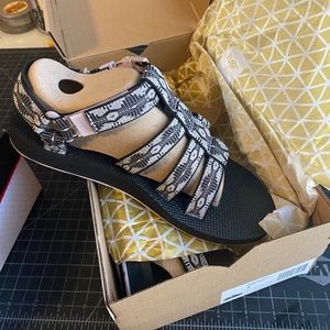 BRAND NEW Tevas size 7